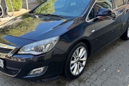 Opel Astra 247.077 km 2.499 € Frankfurt 60487