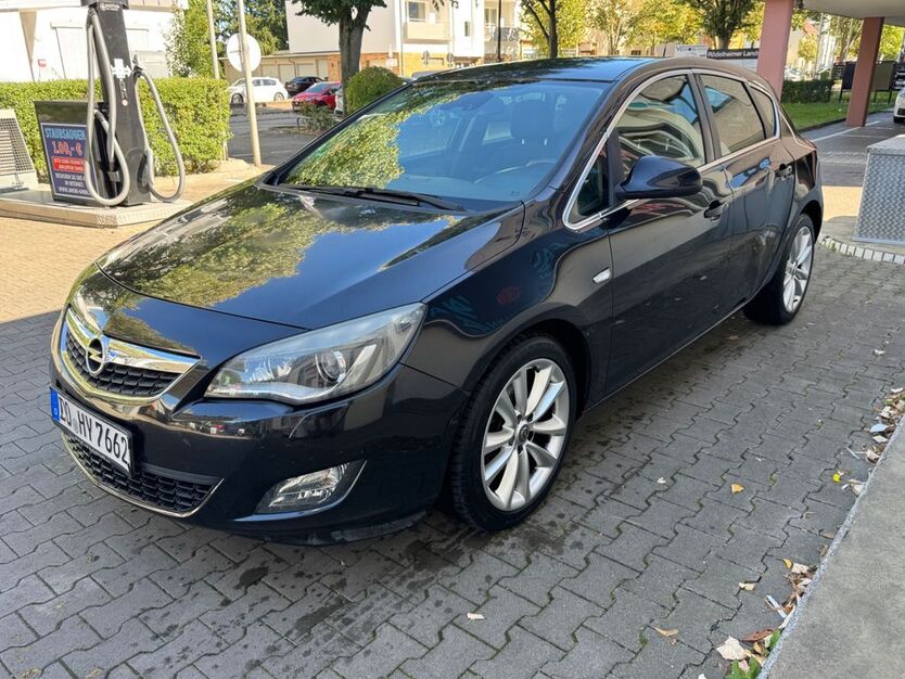 Opel Astra 247.077 km 2.499 € Frankfurt 60487