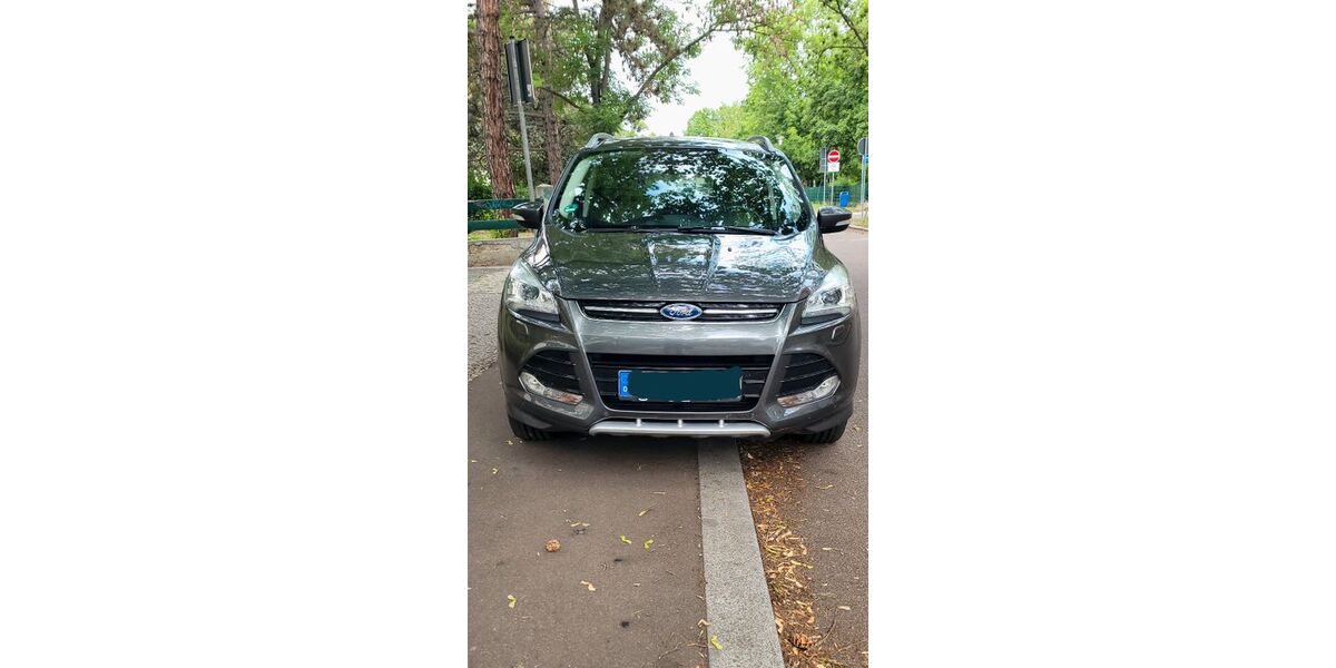 Ford Kuga 77.000 km 13.490 &euro; Merseburg 06217