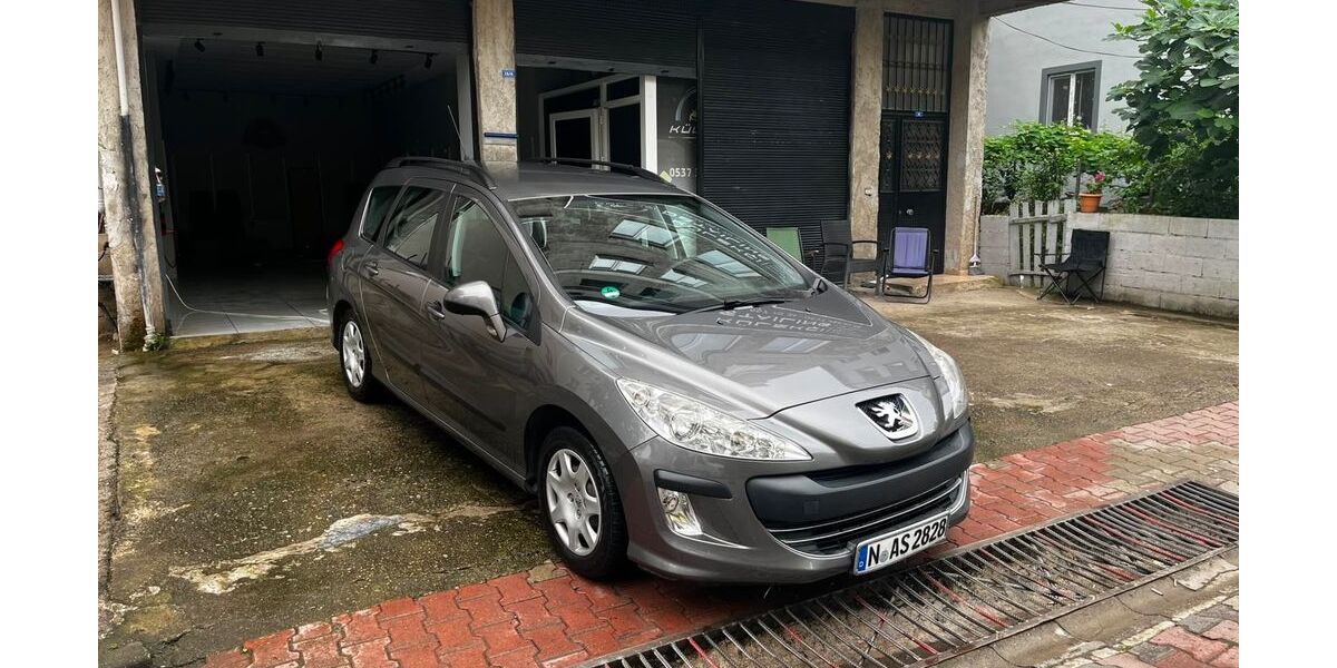 Peugeot 308 122.000 km 3.999 &euro; Nürnberg 90451