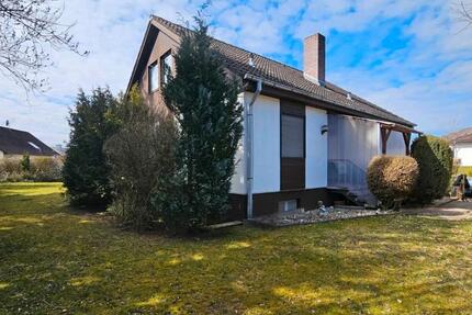 Freistehendes Einfamilienhaus mit großem Garten in ruhiger Lage