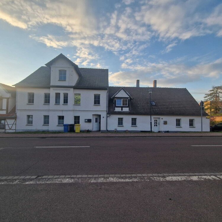Wettin-Löbejün-Rothenburg, MFH + angrenzendem Reihenendhaus 16 zimmer