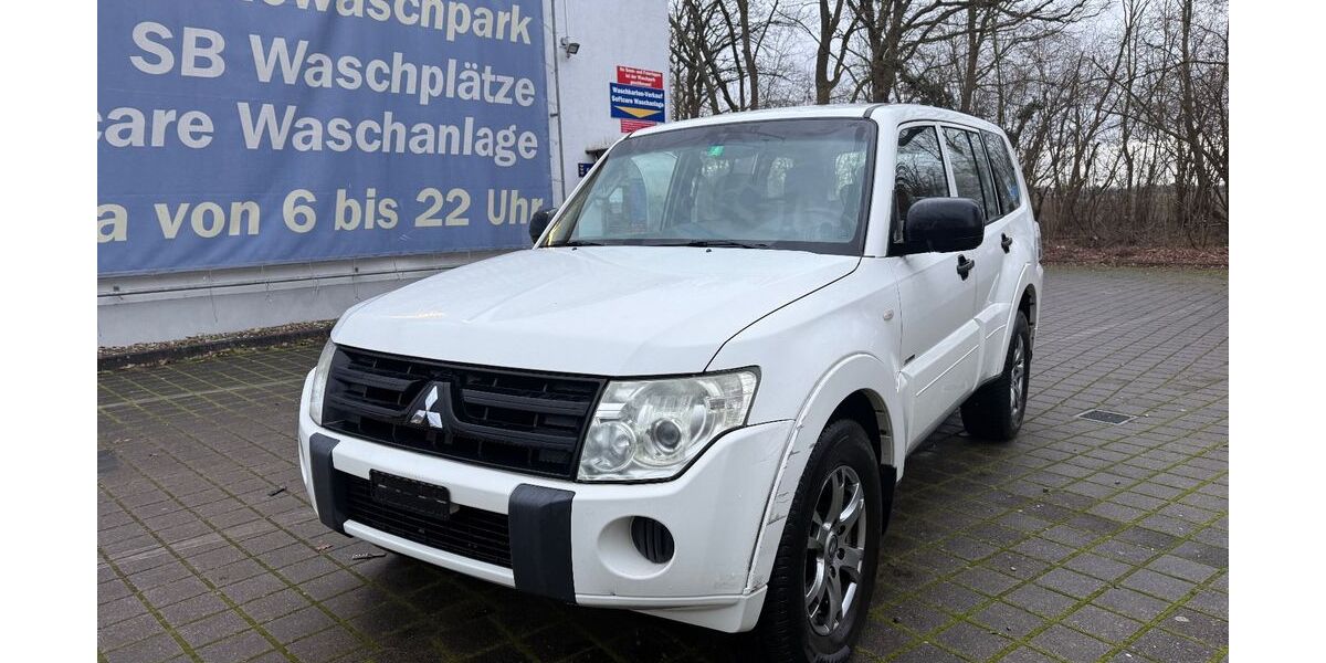 Mitsubishi Pajero 210.000 km 8.999 &euro; lahr 77933