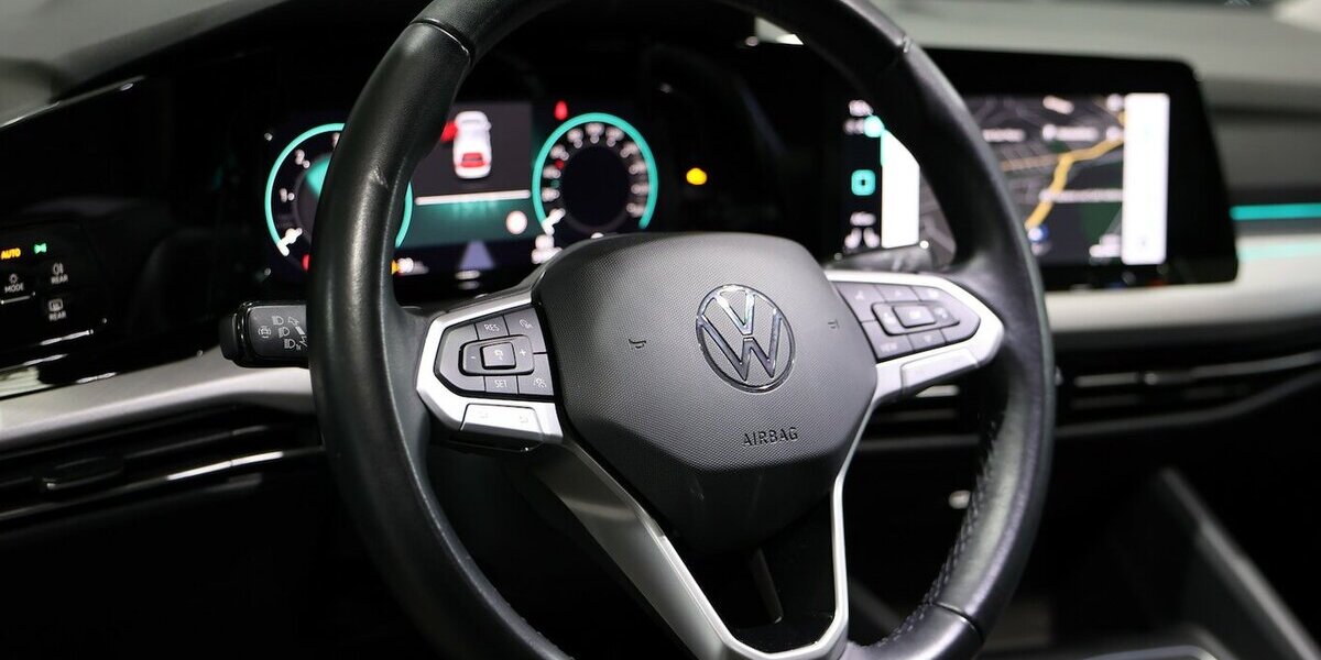 VW Golf VIII 2.0 TDI DSG LIFE IQ / NAVI+KAMERA, LED 53.000 km 21.998 &euro; Hamm 59077