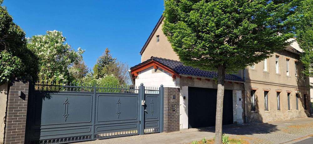 Haus zum Kaufen in Luckenwalde 450.000 € 246 m²