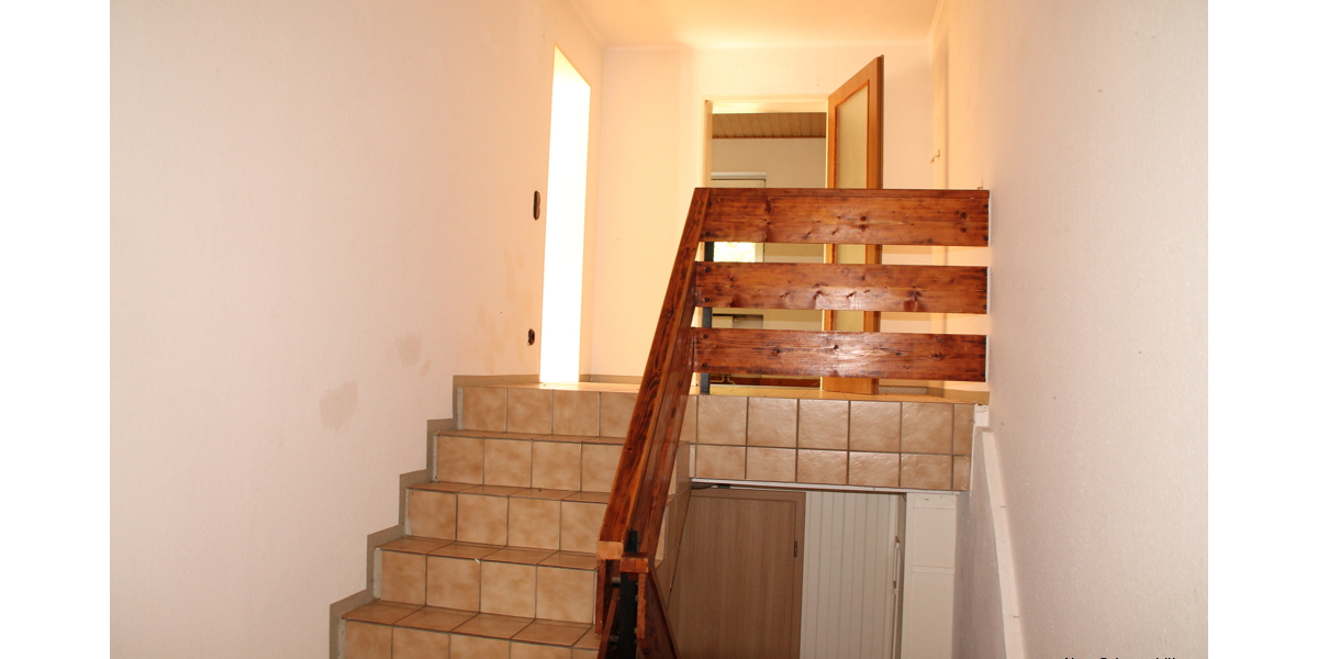 Haus: 2 Wohnungen, 2 Eingänge, 2 Terrassen. Platz für 2 Generationen! Achtung: Bieterverfahren! 6 zimmer