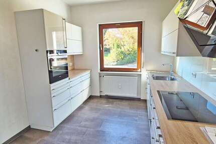 Haus zum Kaufen in Hünstetten-Wallrabenstein 674.800 € 274 m² 7 zimmer