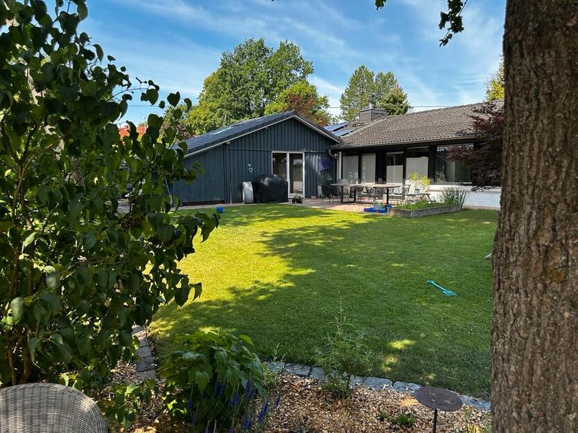 Gepflegter Bungalow in zentraler Lage.