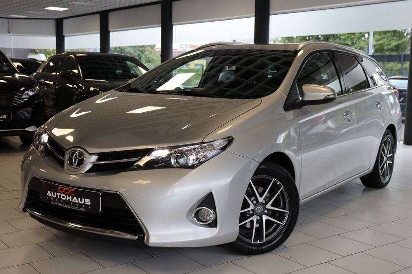 Toyota Auris 141.000 km 9.600 € Köln 51149