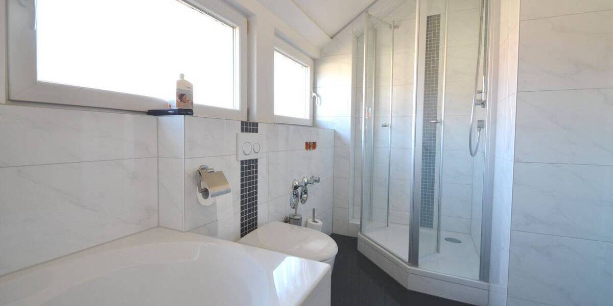 Mehrfamilienhaus, Wohnhaus Rutesheim - 9 Zimmer, 215 m&sup2;, 670.000&euro; | Angebot:26439088