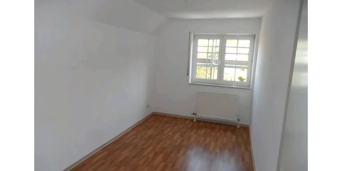 Dachgeschoßwohnung Werdau - 3 Zimmer, 66 m&sup2;, 495&euro; | Angebot:26309857