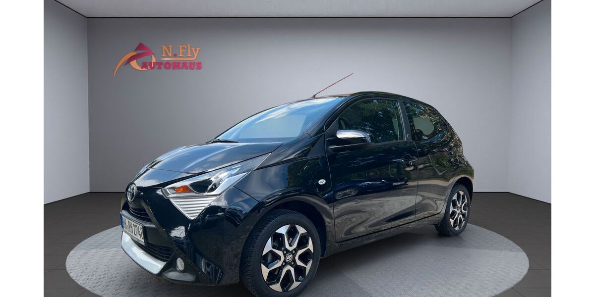 Toyota Aygo (X) 25.410 km 11.950 &euro; Hamburg - 1 Min. vom Hamburg Airport 22415