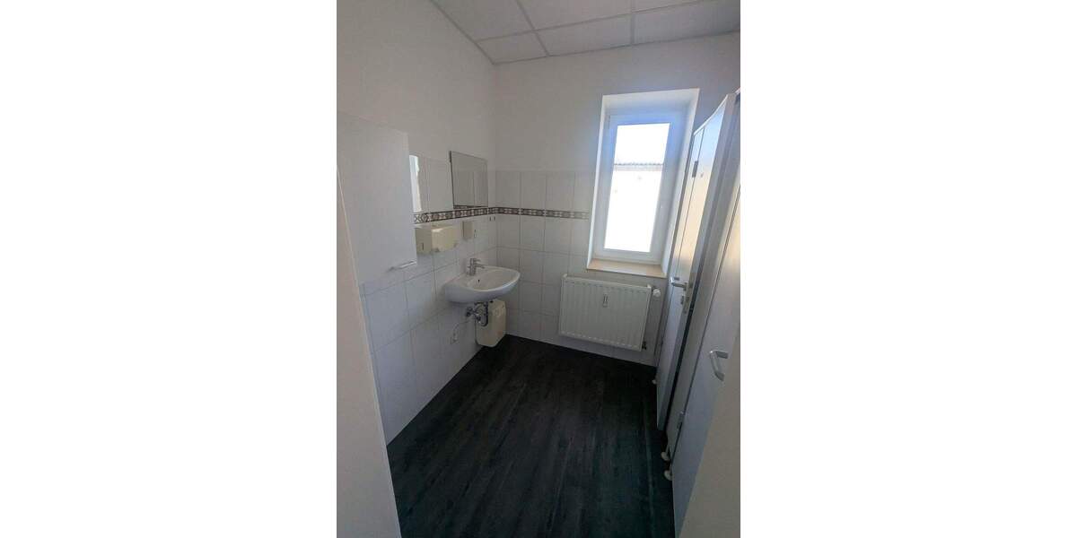 Gewerbeobjekt Eisenberg - 9 Zimmer, 440 m&sup2;, 2.420&euro; | Angebot:24250257