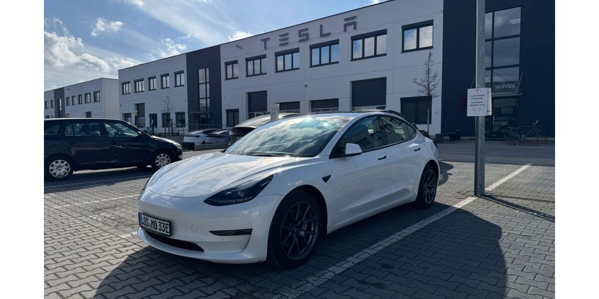 Tesla Model 3 53.291 km 28.700 &euro; Erkner 15537