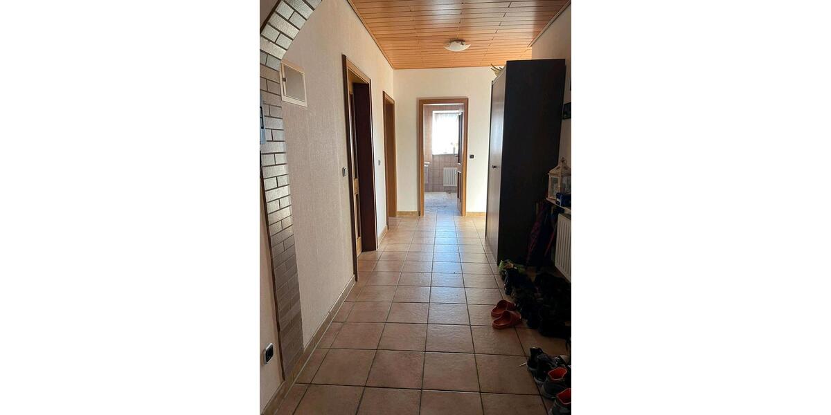 Dachgeschoßwohnung Riedstadt - 5 Zimmer, 128 m&sup2;, 1.700&euro; | Angebot:26413341