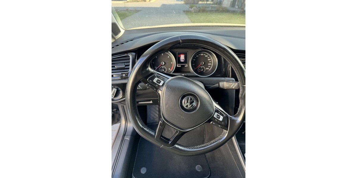 VW Golf VII Variant 232.327 km 7.699 &euro; Güstrow 18273