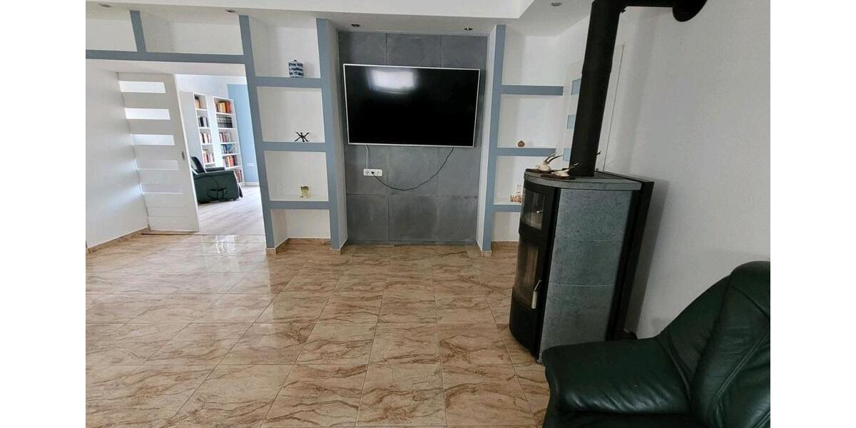 Wohnheinheit im Haus... WG, Familien und Handwerker 4 zimmer