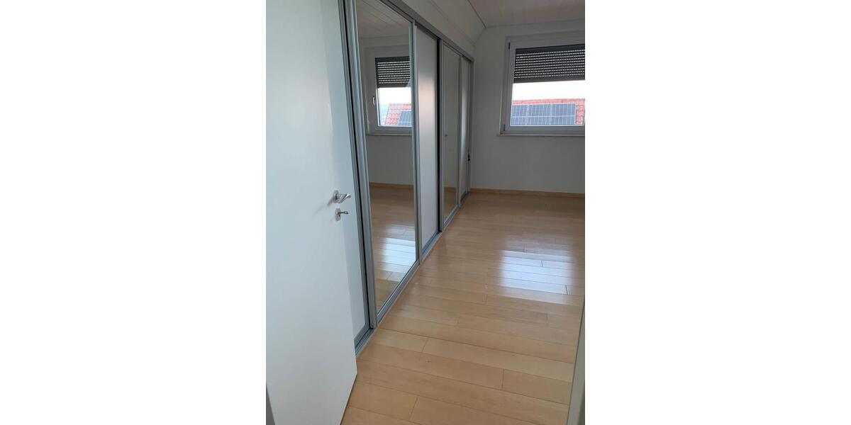 Dachgeschoßwohnung Petersberg - 4 Zimmer, 110 m&sup2;, 1.049&euro; | Angebot:26677541