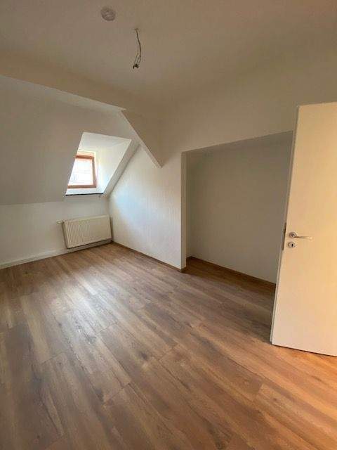 N-Glockenhof ! Neuwertige 5-ZW, 127 m², EBK, Laminat im 3.OG ohne Aufzug 5 zimmer