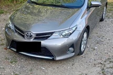 Toyota Auris 202.001 km 5.500 &euro; Traventhal 23795