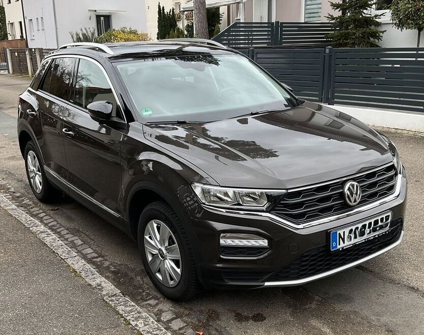 VW T-Roc 98.000 km 16.700 € Nürnberg 90455