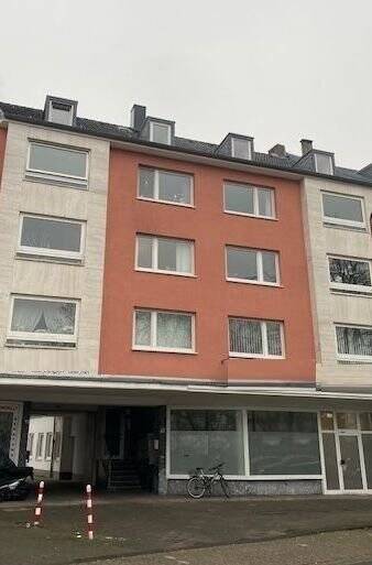 Wohn- und Geschäftshaus mit Garagenhof mitten in Holthausen