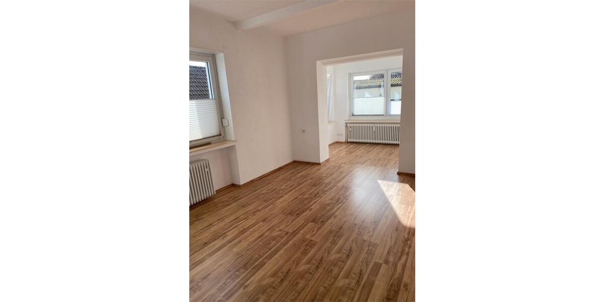 Hochparterre Bad Pyrmont - 4 Zimmer, 81 m&sup2;, 600&euro; | Angebot:26326369