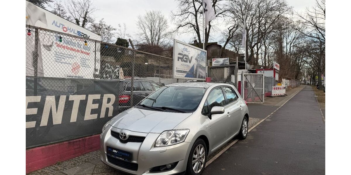 Toyota Auris 158.600 km 5.680 &euro; Berlin-Charlottenburg 14052