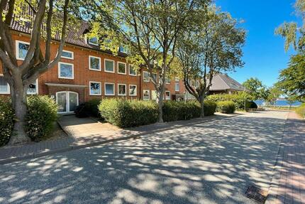 2-Zimmer-Wohnung mit schönem Holzdielenboden an der Ostsee | Badewanne
