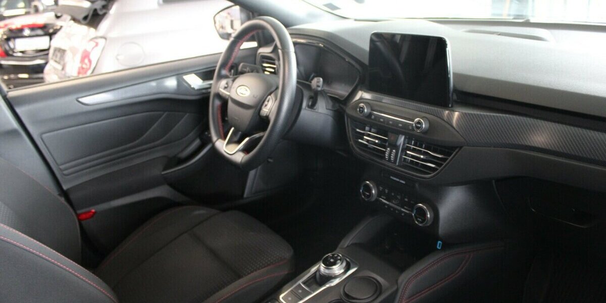 Ford Focus 1.5 EcoBoost Aut. St-Line 51.050 km 17.980 &euro; Euskirchen 53881