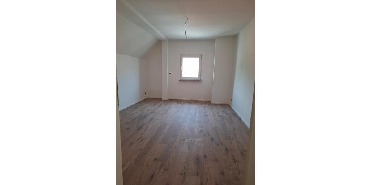Dachgeschoßwohnung Klingenmünster - 3 Zimmer, 100 m&sup2;, 800&euro; | Angebot:25873823