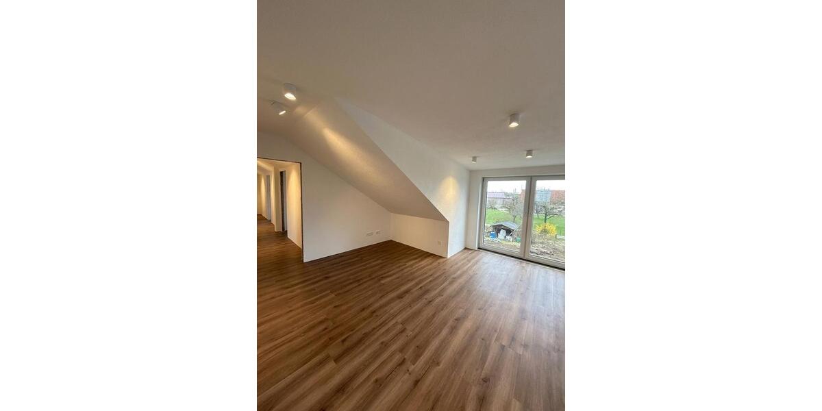 Dachgeschoßwohnung Lauingen (Donau) - 3.5 Zimmer, 93 m&sup2;, 1.310&euro; | Angebot:26050411