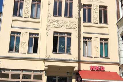 Schöne 2-Raum-Wohnung im 2. OG, zentrale Lage direkt am Markt 2 zimmer