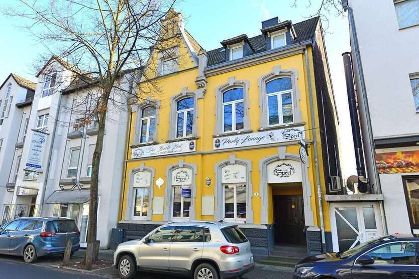 Haus zum Kaufen in Hennef 429.000 € 294 m²