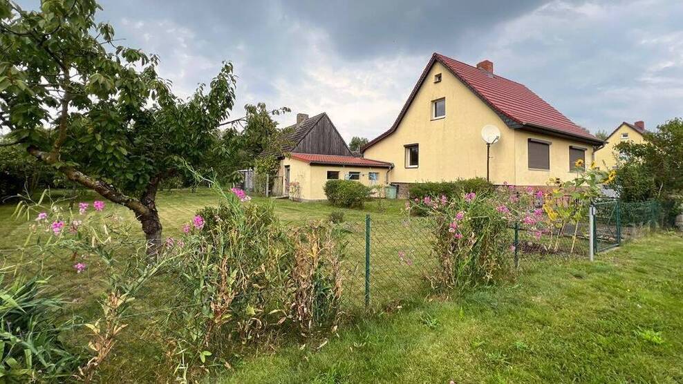 Landhaus mit Scheune auf schönem Grund in ruhiger Ortsrandlage von Großwoltersdorf bei Stechlin
