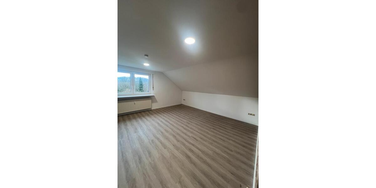 Dachgeschoßwohnung Dörentrup - 2.5 Zimmer, 68 m&sup2;, 400&euro; | Angebot:26391611