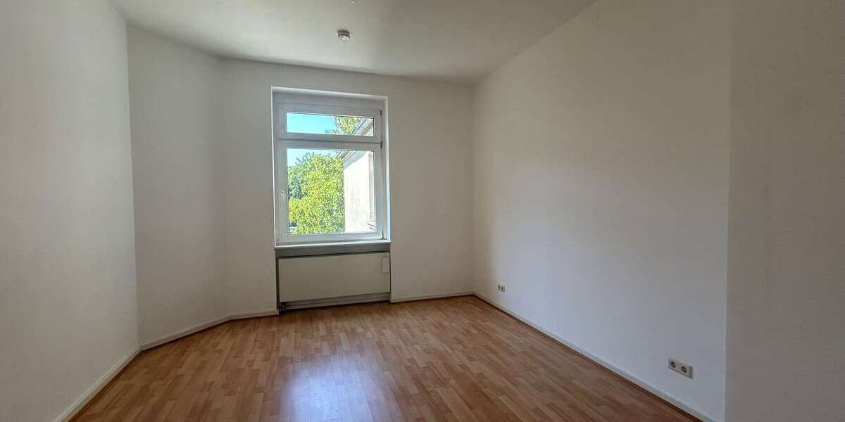 Etagenwohnung Düsseldorf Bilk - 4 Zimmer, 93 m&sup2;, 1.350&euro; | Angebot:27133771