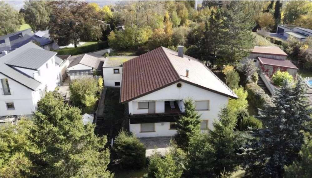 Einfamilienhaus Bad Überkingen - 9 Zimmer, 250 m&sup2;, 2.100&euro; | Angebot:26916293