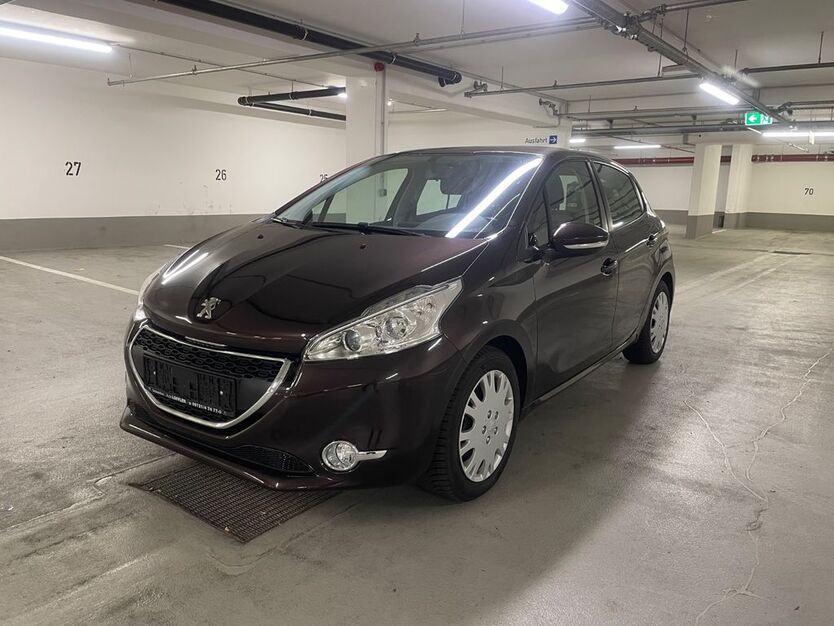 Peugeot 208 44.000 km 6.390 € München 81929