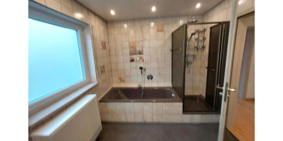 Doppelhaushälfte Roth - 7 Zimmer, 125 m&sup2;, 1.500&euro; | Angebot:25300768