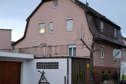 Großes Wohnhaus zu vermieten.