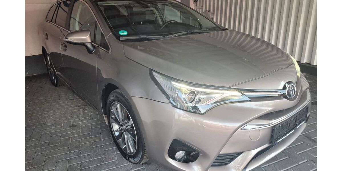 Toyota Avensis 99.755 km 11.900 &euro; Berlin 12277
