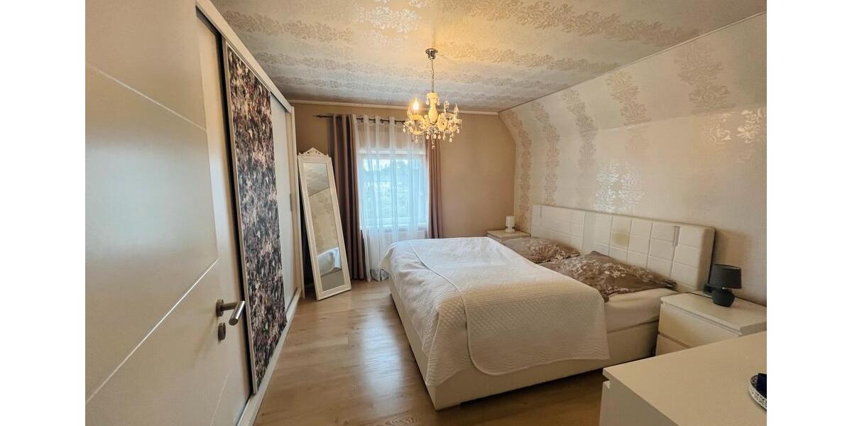 Traumhafte Whg mit großer Dachterrasse und Garten 4 zimmer