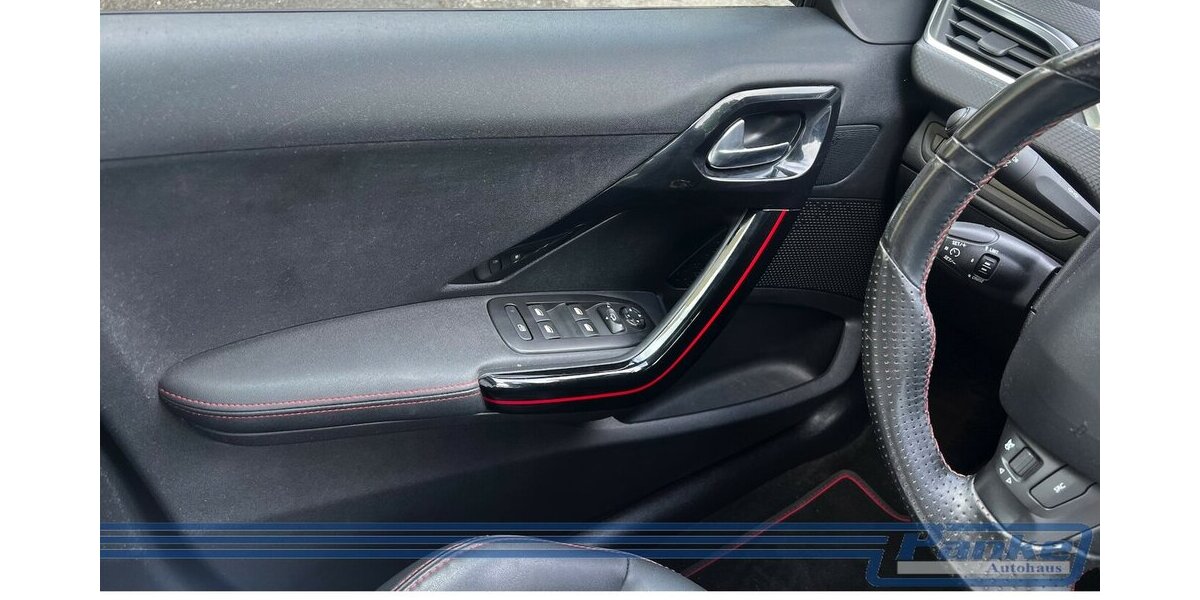 Peugeot 2008 1.2 PT 130 Allure*Pano*Navi*Leder*1-Hand* 79.035 km 12.490 &euro; Berlin 13187