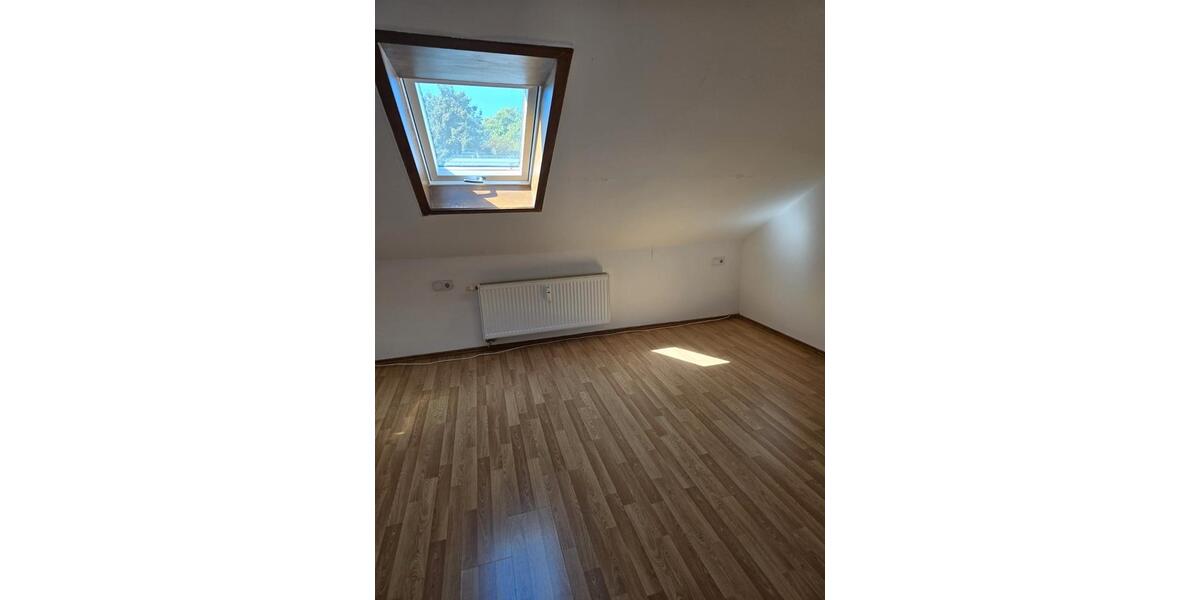 Dachgeschoßwohnung Sachsenheim - 2 Zimmer, 45 m&sup2;, 500&euro; | Angebot:26367588