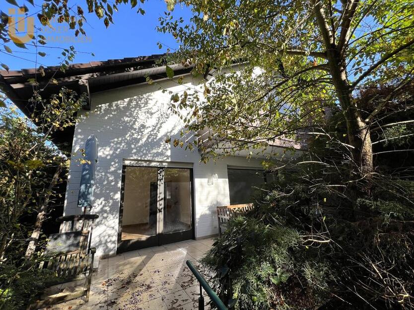 Seligenstadt: Großzügiges Zweifamilienhaus mit Garten und Sauna zimmer