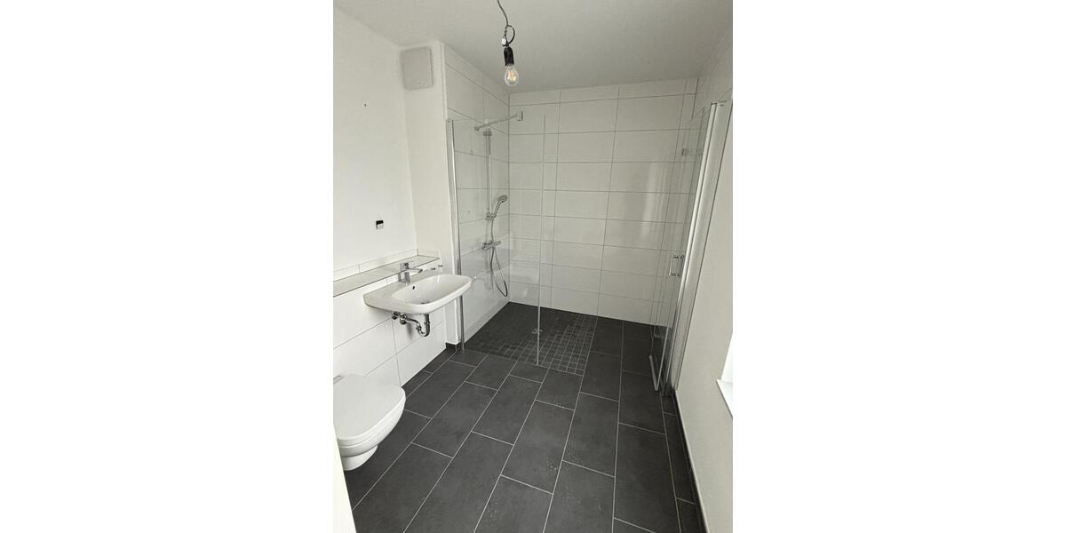 Etagenwohnung Neuss - 4 Zimmer, 122 m&sup2;, 1.766&euro; | Angebot:24330475