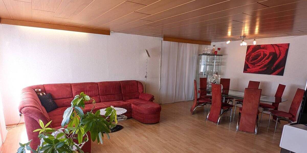 Geräumiges Zweifamilienhaus in ruhiger Ortsrandlage 7 zimmer