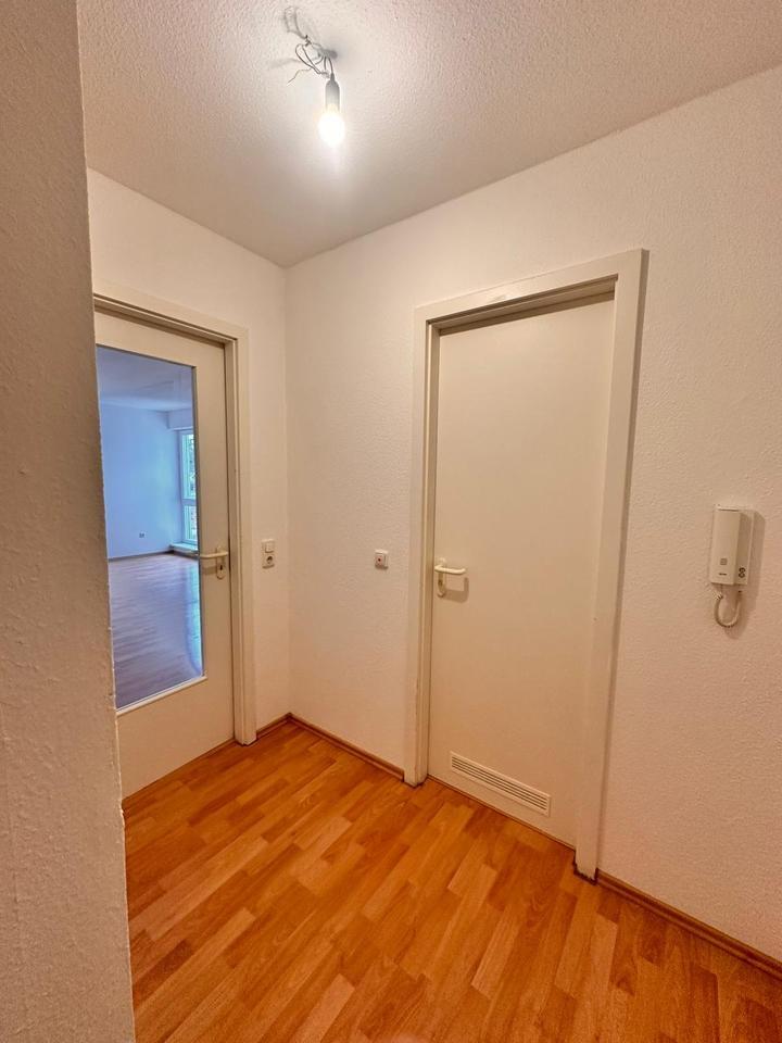 Hoppegarten: Charmante 2-Zimmer-Wohnung mit Balkon im 1. OG zimmer
