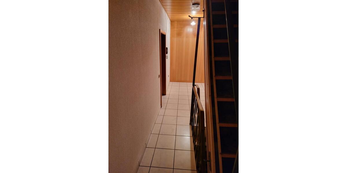 Einfamilienhaus Göllheim - 11 Zimmer, 185 m&sup2;, 1.650&euro; | Angebot:26504265